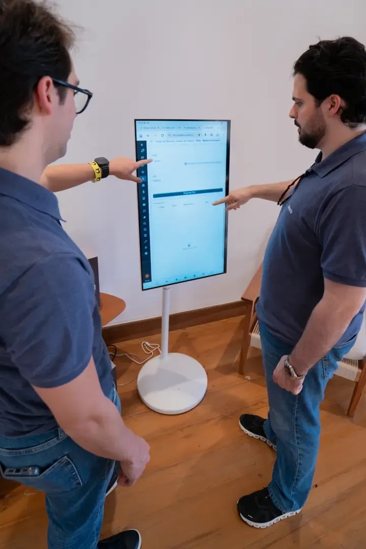 Demonstração do VSat ERP Web em Totem interativo